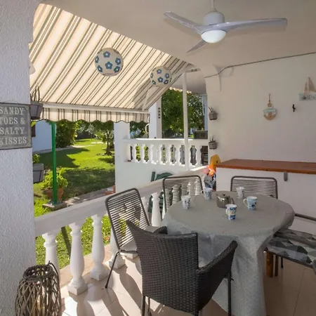 Con Piscina Y Jardin Playa Romana Holiday home *